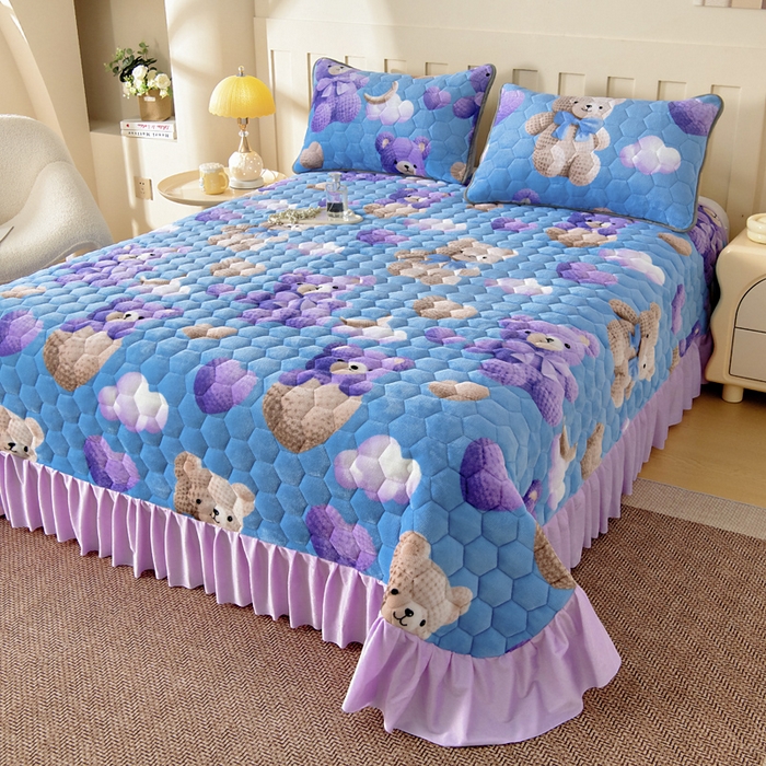 91家纺网 家纺一手货源 找家纺 情煊家纺 2025新款简约加厚A类牛奶绒夹棉印花床盖 童趣