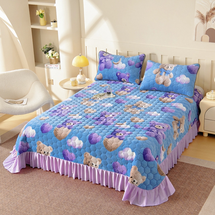 91家纺网 家纺一手货源 找家纺 情煊家纺 2025新款简约加厚A类牛奶绒夹棉印花床盖 童趣