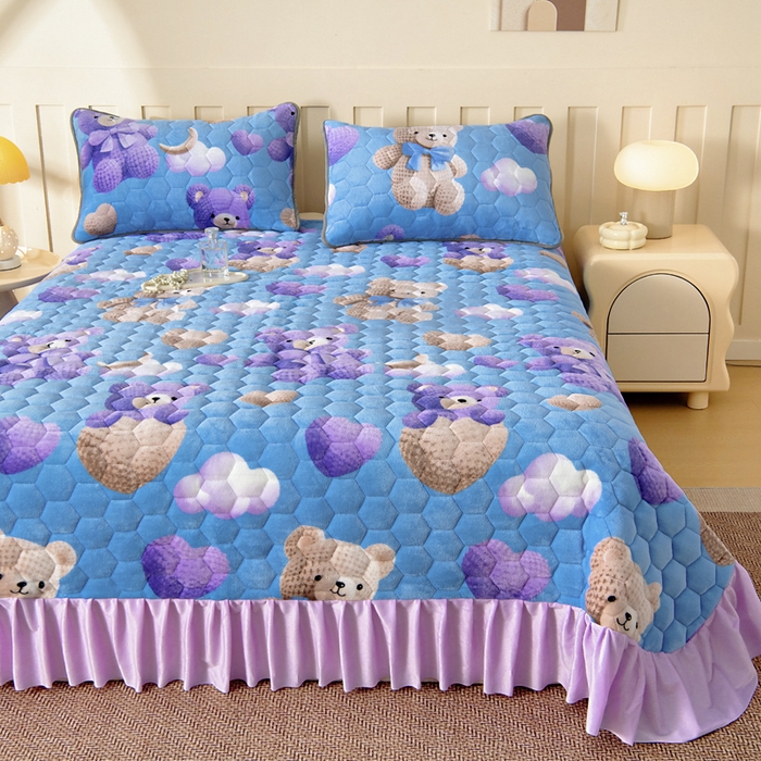 91家纺网 家纺一手货源 找家纺 情煊家纺 2025新款简约加厚A类牛奶绒夹棉印花床盖 童趣