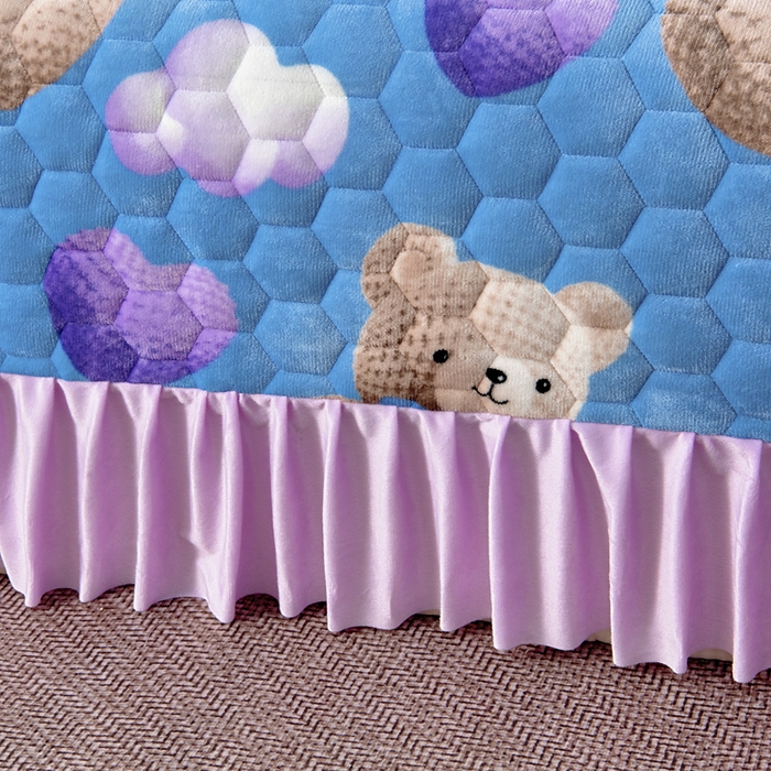 91家纺网 家纺一手货源 找家纺 情煊家纺 2025新款简约加厚A类牛奶绒夹棉印花床盖 童趣