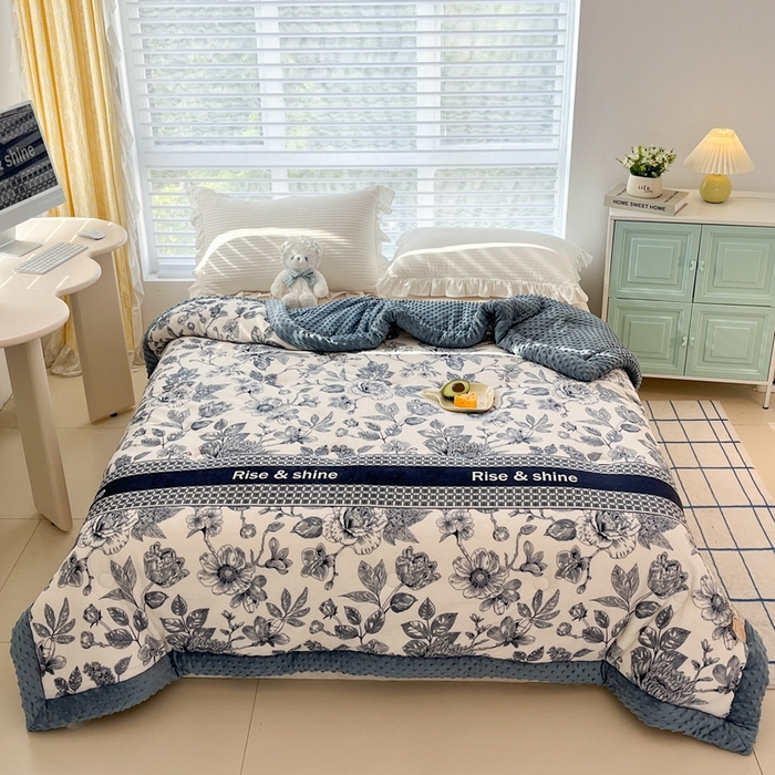 91家纺网 家纺一手货源 找家纺 默忆 2025新款牛奶绒豆豆被被子被芯 青花瓷