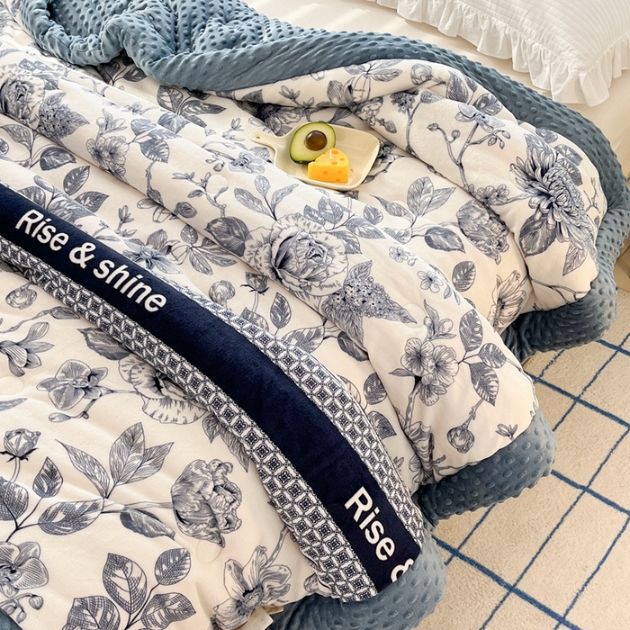 91家纺网 家纺一手货源 找家纺 默忆 2025新款牛奶绒豆豆被被子被芯 青花瓷