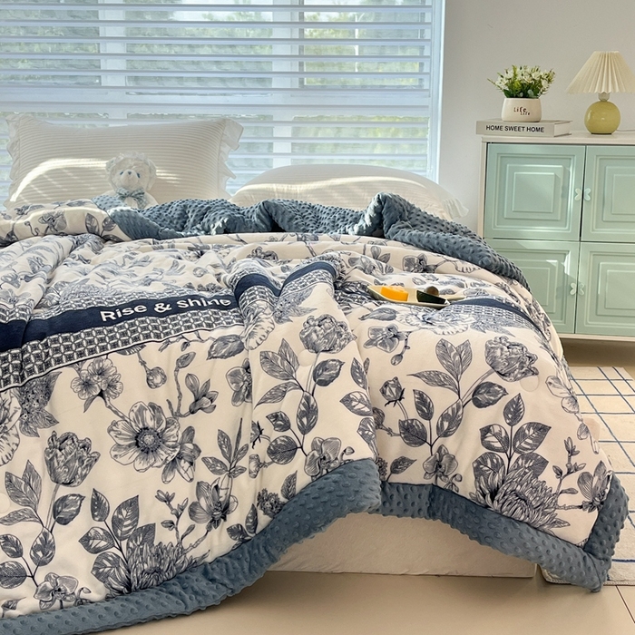 91家纺网 家纺一手货源 找家纺 默忆 2025新款牛奶绒豆豆被被子被芯 青花瓷