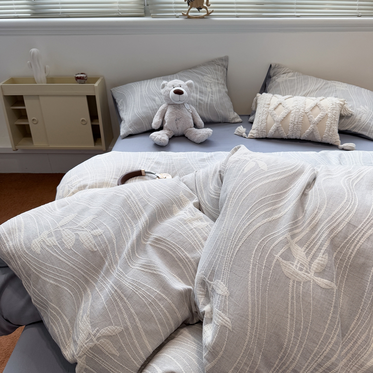 91家纺网 家纺一手货源 找家纺 慕尚家纺 2025新款全棉空气立体提花磨毛四件套 线条-白蓝