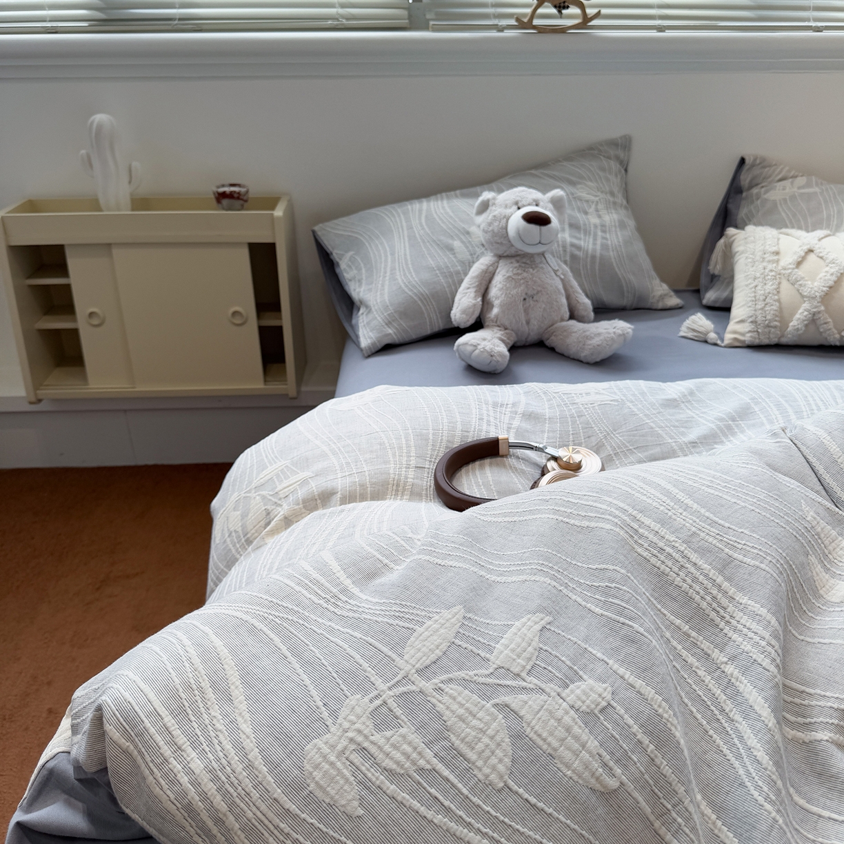 91家纺网 家纺一手货源 找家纺 慕尚家纺 2025新款全棉空气立体提花磨毛四件套 线条-白蓝