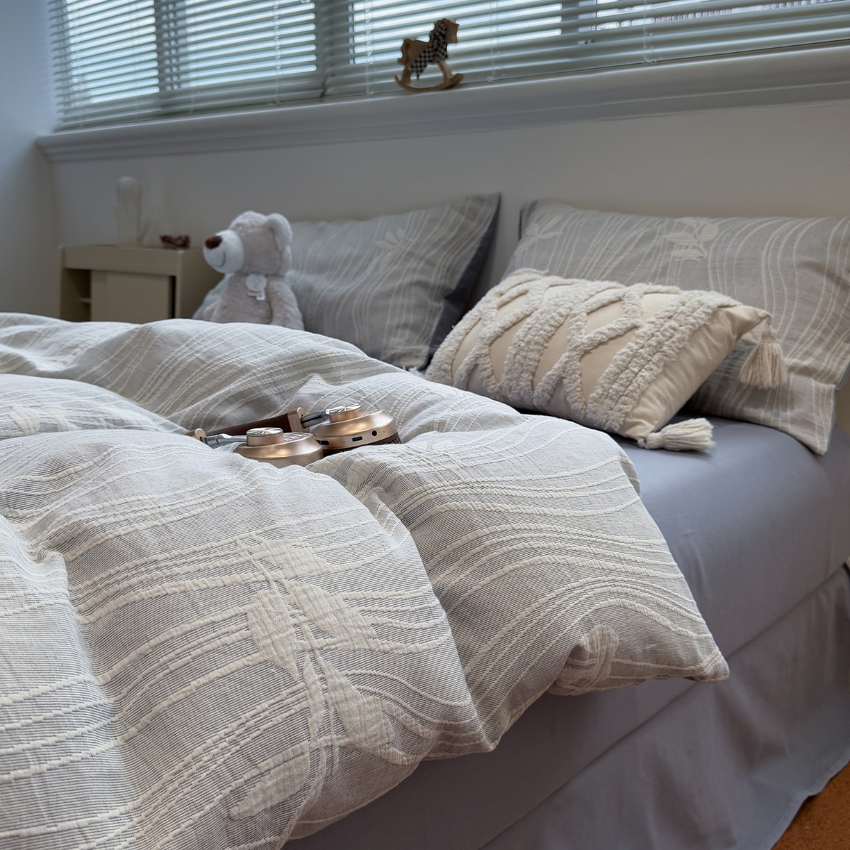 91家纺网 家纺一手货源 找家纺 慕尚家纺 2025新款全棉空气立体提花磨毛四件套 线条-白蓝