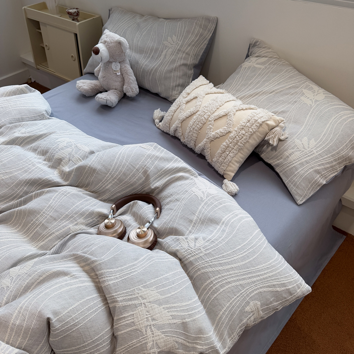 91家纺网 家纺一手货源 找家纺 慕尚家纺 2025新款全棉空气立体提花磨毛四件套 线条-白蓝