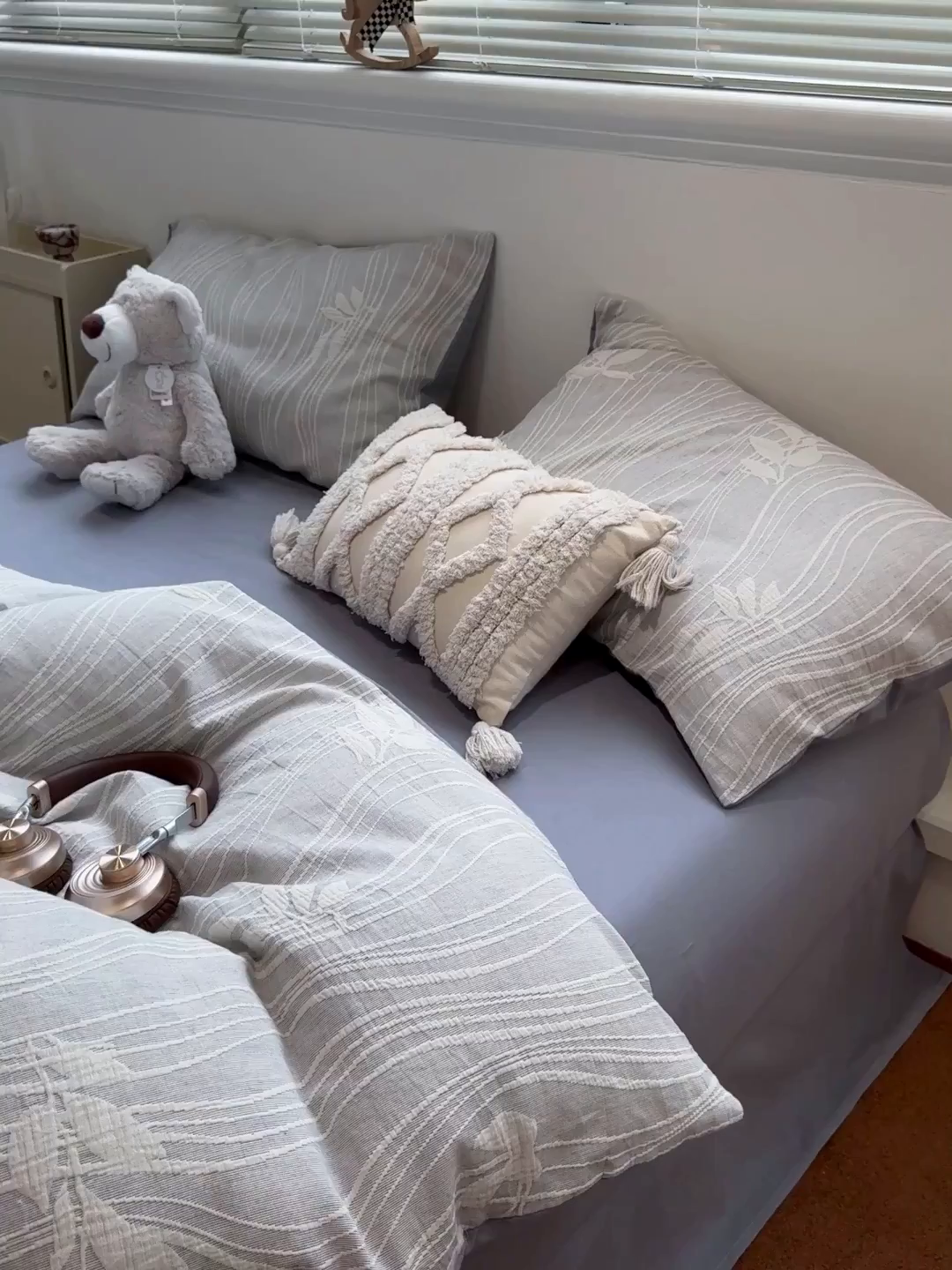 91家纺网 家纺一手货源 找家纺 慕尚家纺 2025新款全棉空气立体提花磨毛四件套 线条-白蓝