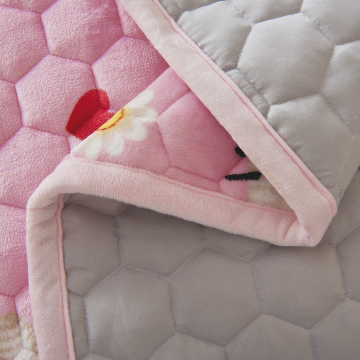 91家纺网 家纺一手货源 找家纺 情煊家纺 2025新款简约加厚A类牛奶绒夹棉印花床盖 童真