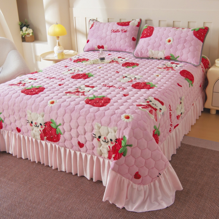 91家纺网 家纺一手货源 找家纺 情煊家纺 2025新款简约加厚A类牛奶绒夹棉印花床盖 童真