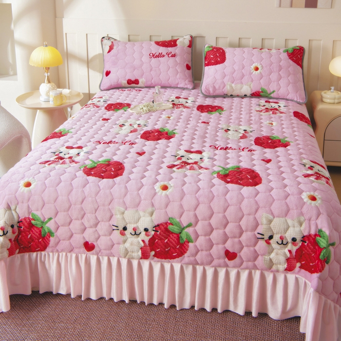 91家纺网 家纺一手货源 找家纺 情煊家纺 2025新款简约加厚A类牛奶绒夹棉印花床盖 童真