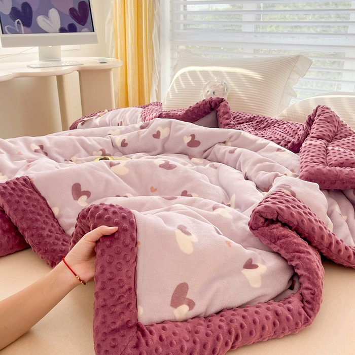 91家纺网 家纺一手货源 找家纺 默忆 2025新款牛奶绒豆豆被被子被芯 心相印