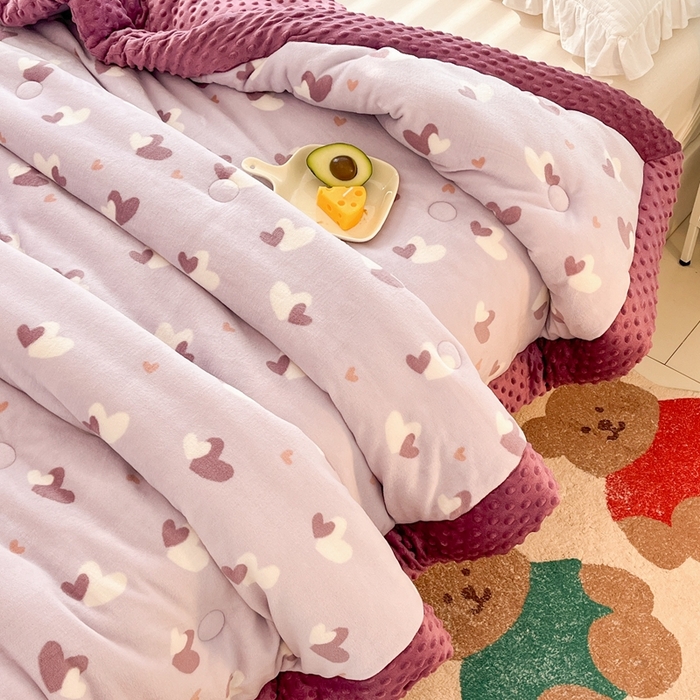 91家纺网 家纺一手货源 找家纺 默忆 2025新款牛奶绒豆豆被被子被芯 心相印