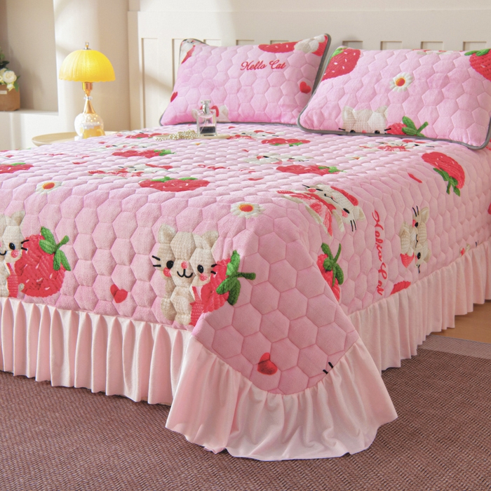 91家纺网 家纺一手货源 找家纺 情煊家纺 2025新款简约加厚A类牛奶绒夹棉印花床盖 童真