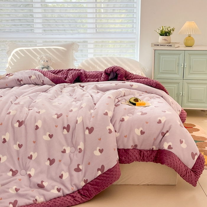 91家纺网 家纺一手货源 找家纺 默忆 2025新款牛奶绒豆豆被被子被芯 心相印