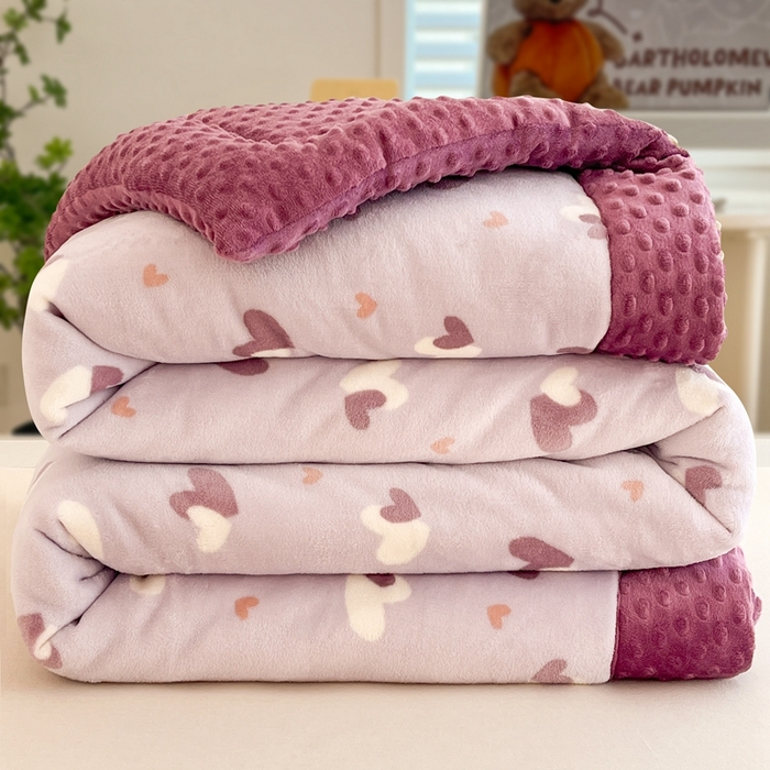 91家纺网 家纺一手货源 找家纺 默忆 2025新款牛奶绒豆豆被被子被芯 心相印