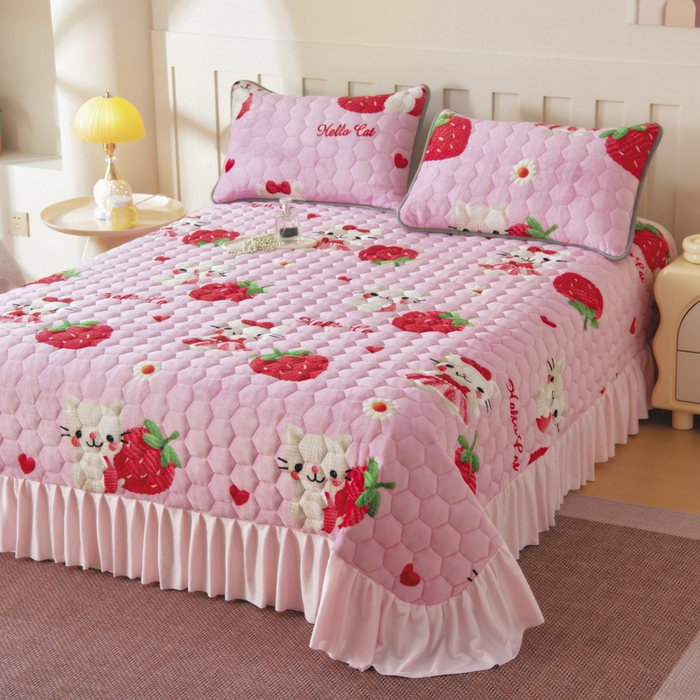 91家纺网 家纺一手货源 找家纺 情煊家纺 2025新款简约加厚A类牛奶绒夹棉印花床盖 童真