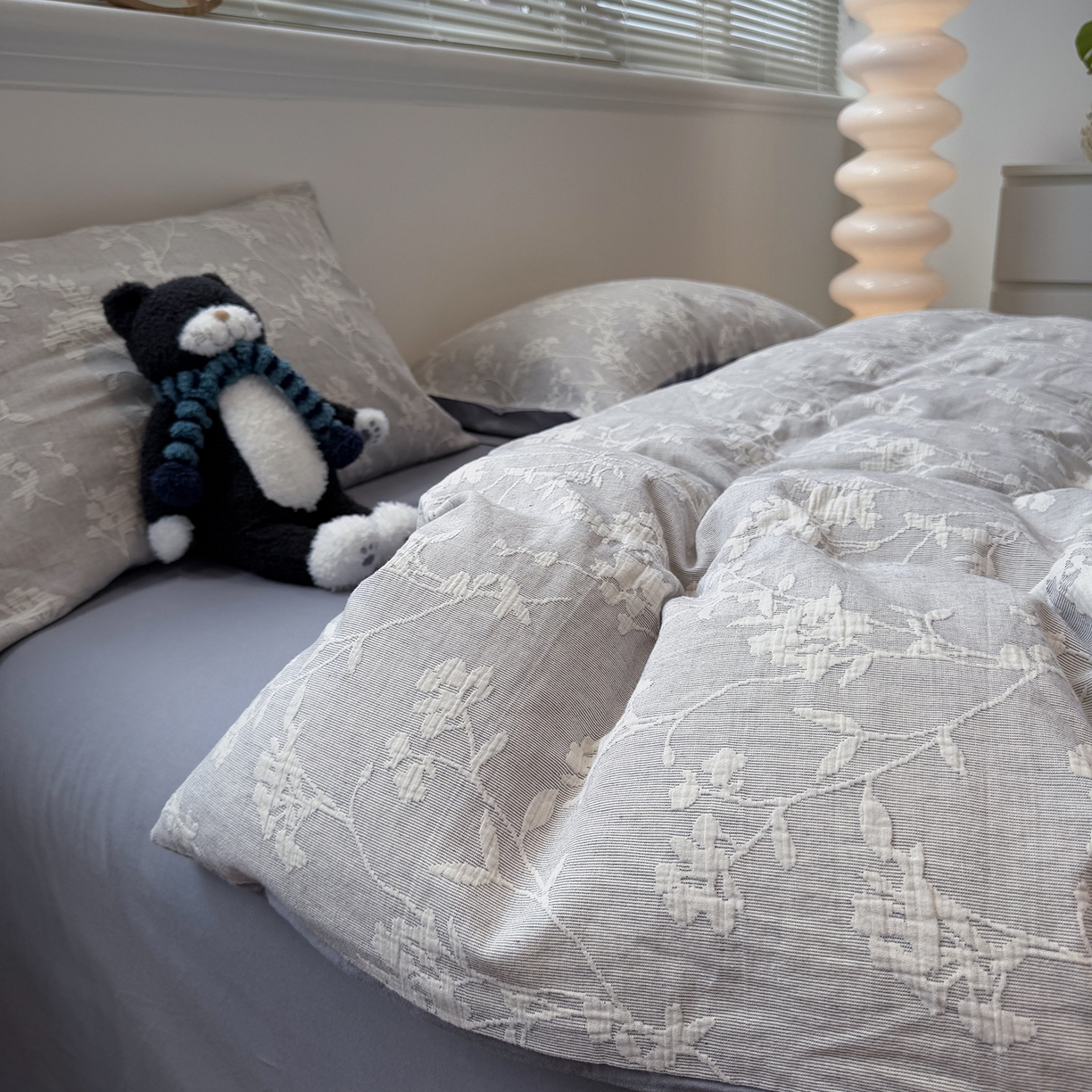 91家纺网 家纺一手货源 找家纺 慕尚家纺 2025新款全棉空气立体提花磨毛四件套 烟花-灰蓝