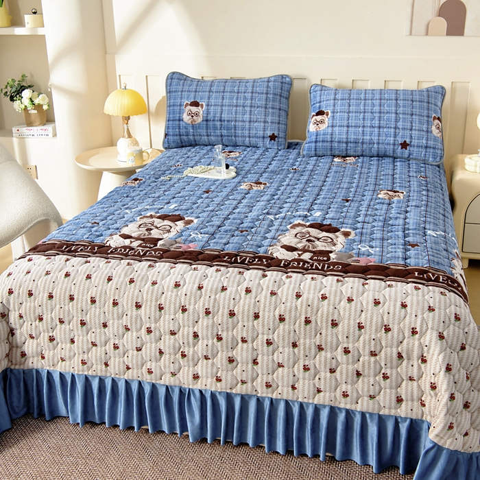 91家纺网 家纺一手货源 找家纺 情煊家纺 2025新款简约加厚A类牛奶绒夹棉印花床盖 西高地