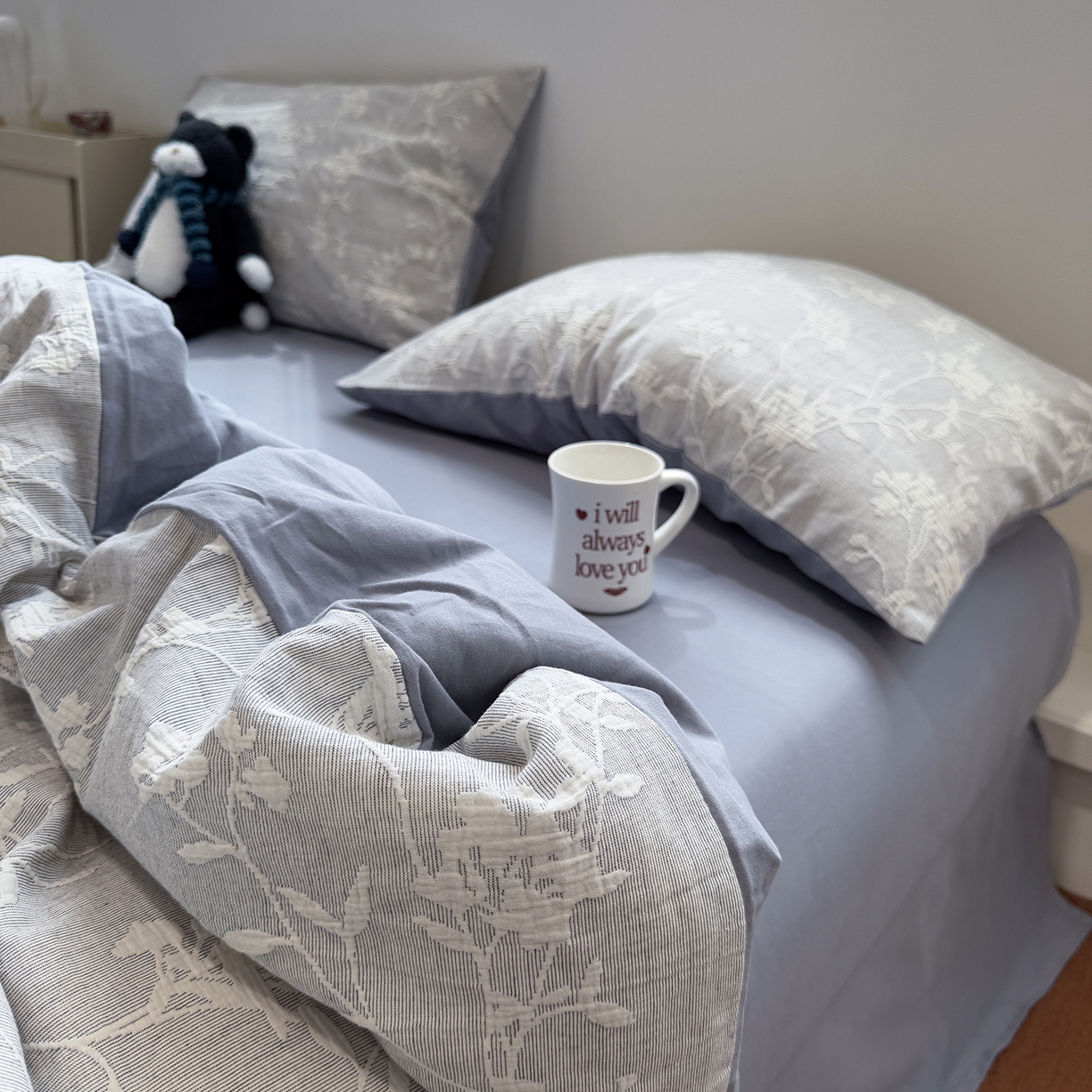 91家纺网 家纺一手货源 找家纺 慕尚家纺 2025新款全棉空气立体提花磨毛四件套 烟花-灰蓝