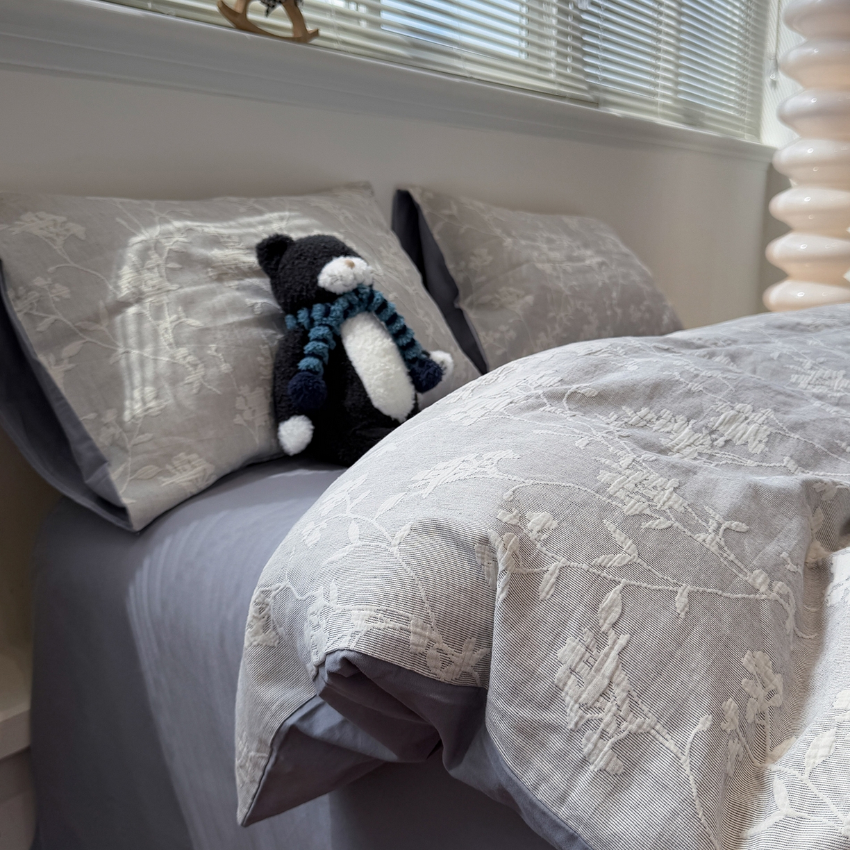 91家纺网 家纺一手货源 找家纺 慕尚家纺 2025新款全棉空气立体提花磨毛四件套 烟花-灰蓝