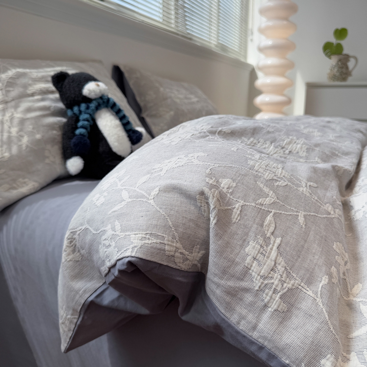 91家纺网 家纺一手货源 找家纺 慕尚家纺 2025新款全棉空气立体提花磨毛四件套 烟花-灰蓝