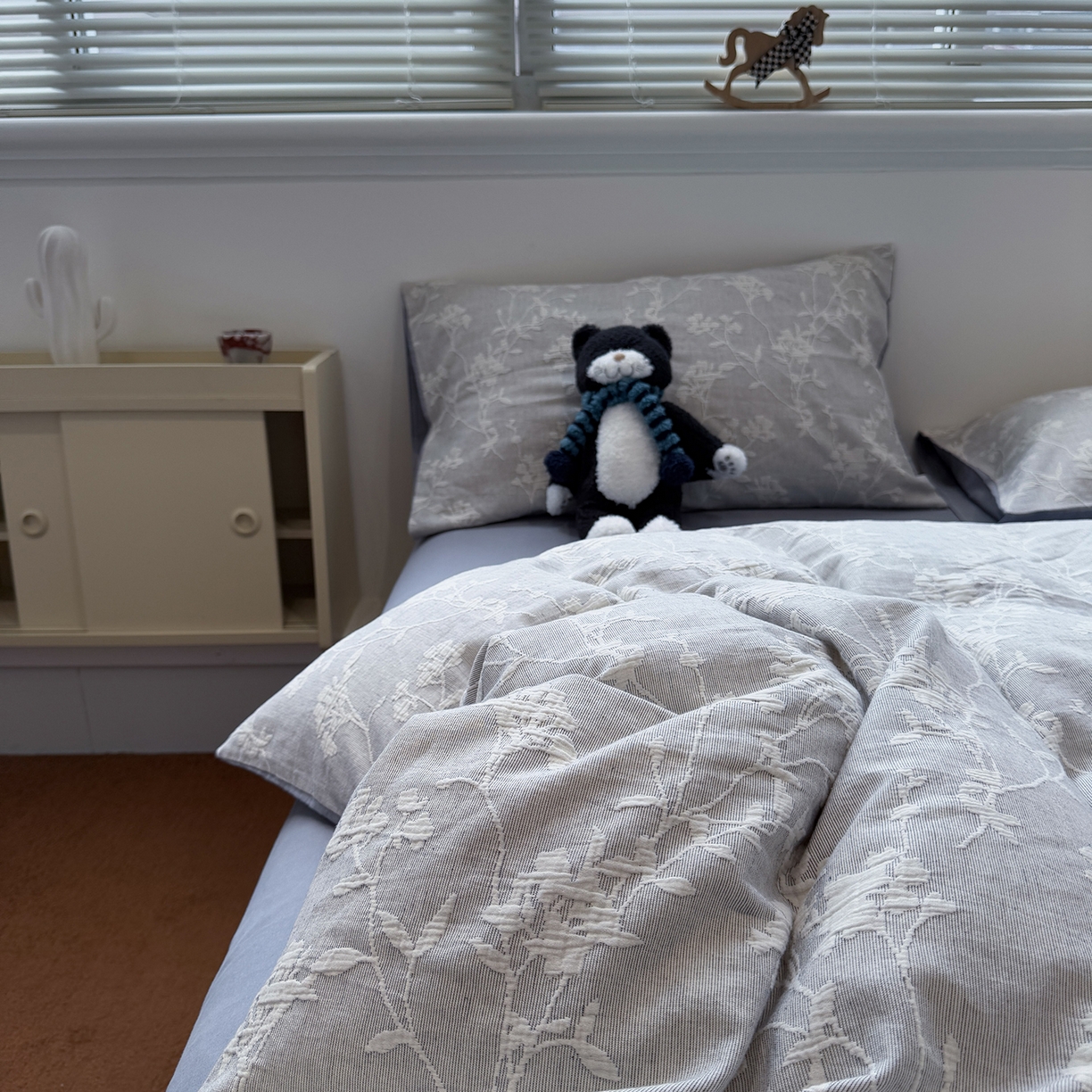 91家纺网 家纺一手货源 找家纺 慕尚家纺 2025新款全棉空气立体提花磨毛四件套 烟花-灰蓝