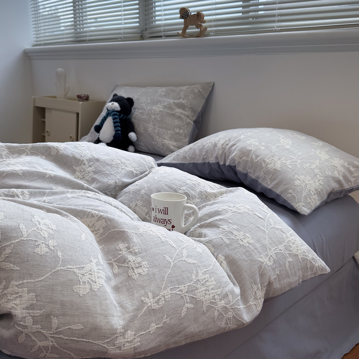 91家纺网 家纺一手货源 找家纺 慕尚家纺 2025新款全棉空气立体提花磨毛四件套 烟花-灰蓝