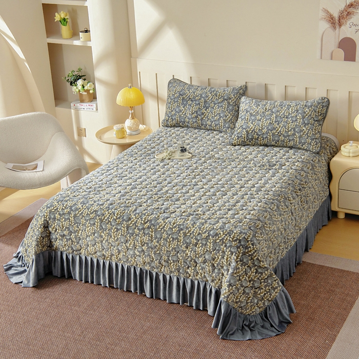 91家纺网 家纺一手货源 找家纺 情煊家纺 2025新款简约加厚A类牛奶绒夹棉印花床盖 银杏叶