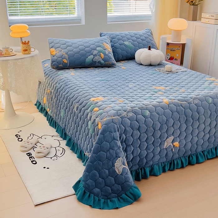 91家纺网 家纺一手货源 找家纺 情煊家纺 2025新款简约加厚A类牛奶绒夹棉印花床盖 三生有杏