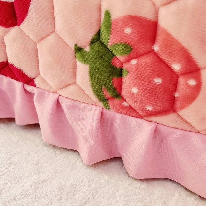 91家纺网 家纺一手货源 找家纺 情煊家纺 2025新款简约加厚A类牛奶绒夹棉印花床盖 莓果熊