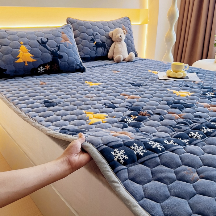 91家纺网 家纺一手货源 找家纺 （总）情煊家纺 2025新款A类牛奶绒印花夹棉床垫