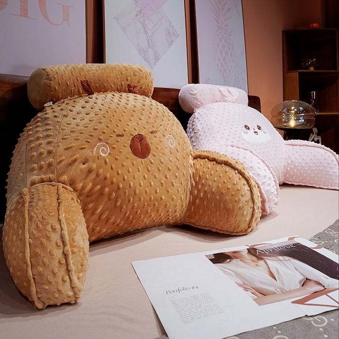 91家纺网 家纺一手货源 找家纺 仟亿莱 2025新款卡通压泡豆豆绒拥抱式腰靠 拥抱豆豆兔子