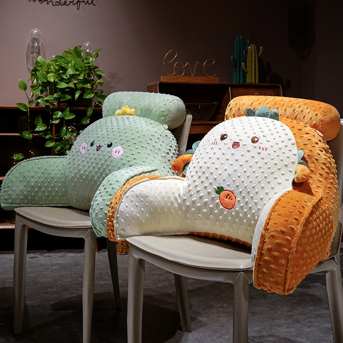 91家纺网 家纺一手货源 找家纺 仟亿莱 2025新款卡通压泡豆豆绒拥抱式腰靠 拥抱豆豆水豚