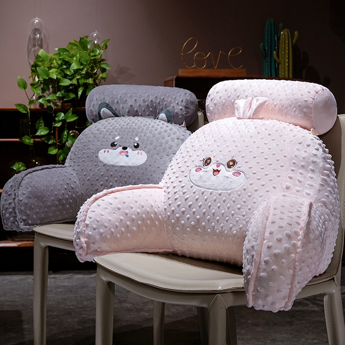 91家纺网 家纺一手货源 找家纺 仟亿莱 2025新款卡通压泡豆豆绒拥抱式腰靠 拥抱豆豆兔子