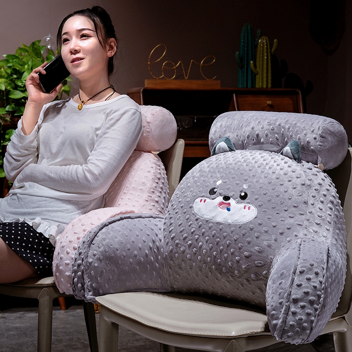 91家纺网 家纺一手货源 找家纺 （总）仟亿莱 2025新款卡通压泡豆豆绒拥抱式腰靠