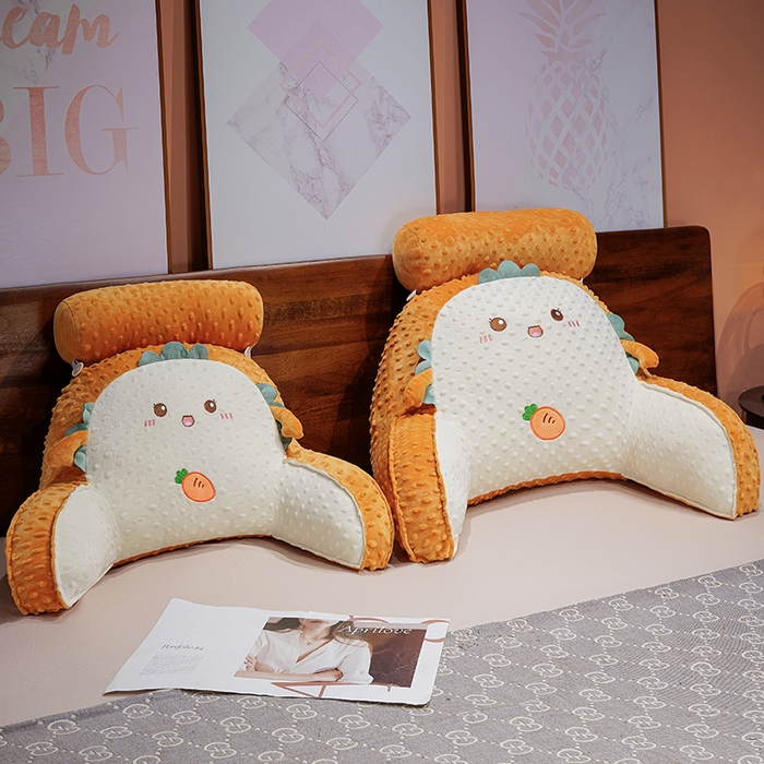 91家纺网 家纺一手货源 找家纺 仟亿莱 2025新款卡通压泡豆豆绒拥抱式腰靠 拥抱豆豆水豚