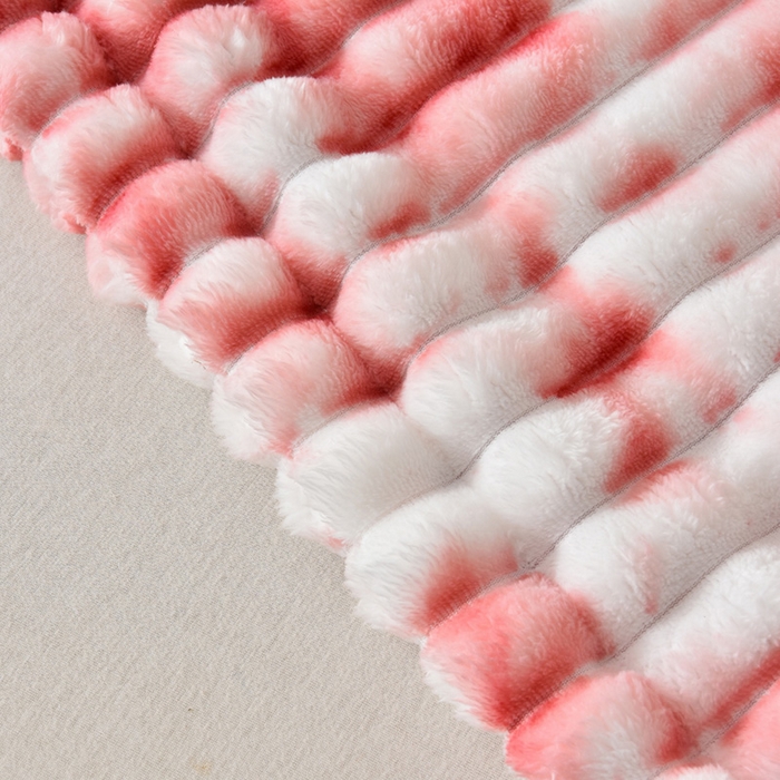 91家纺网 家纺一手货源 找家纺 圣楚家纺 2025秋冬新款保暖亲肤舒适牛奶绒抽条毛毯毯子 樱花粉