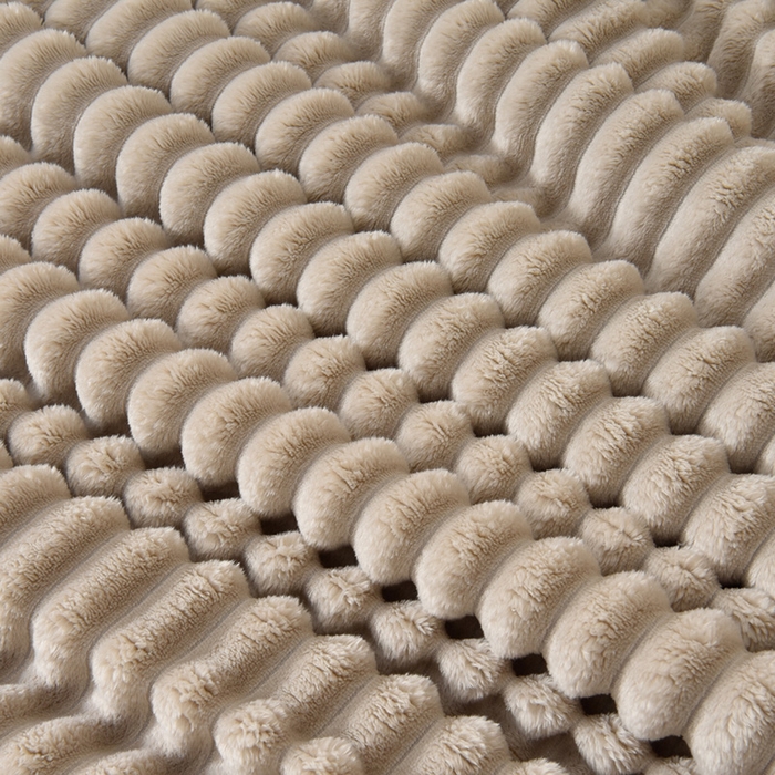 91家纺网 家纺一手货源 找家纺 圣楚家纺 2025秋冬新款保暖亲肤舒适牛奶绒抽条毛毯毯子 卡其