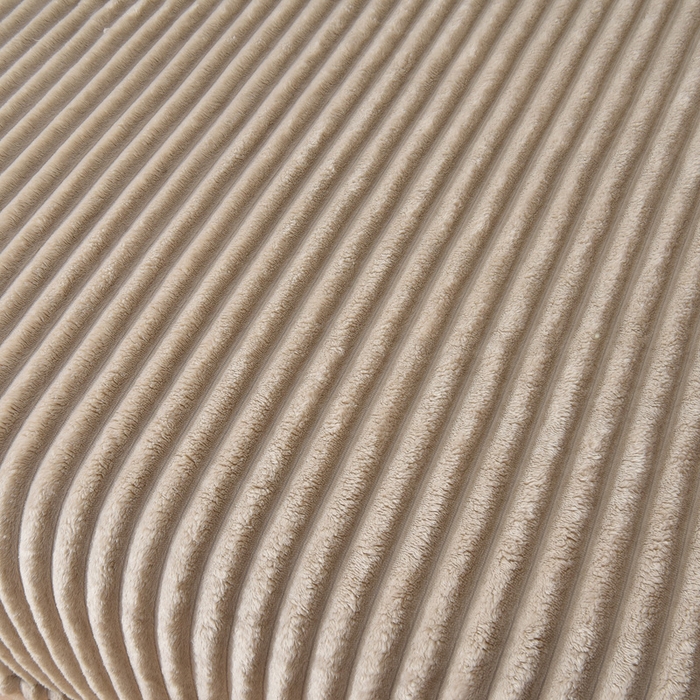 91家纺网 家纺一手货源 找家纺 圣楚家纺 2025秋冬新款保暖亲肤舒适牛奶绒抽条毛毯毯子 卡其