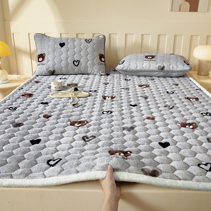 91家纺网 家纺一手货源 找家纺 （总）情煊家纺 2025新款A类牛奶绒印花夹棉床垫