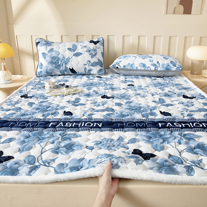 91家纺网 家纺一手货源 找家纺 （总）情煊家纺 2025新款A类牛奶绒印花夹棉床垫