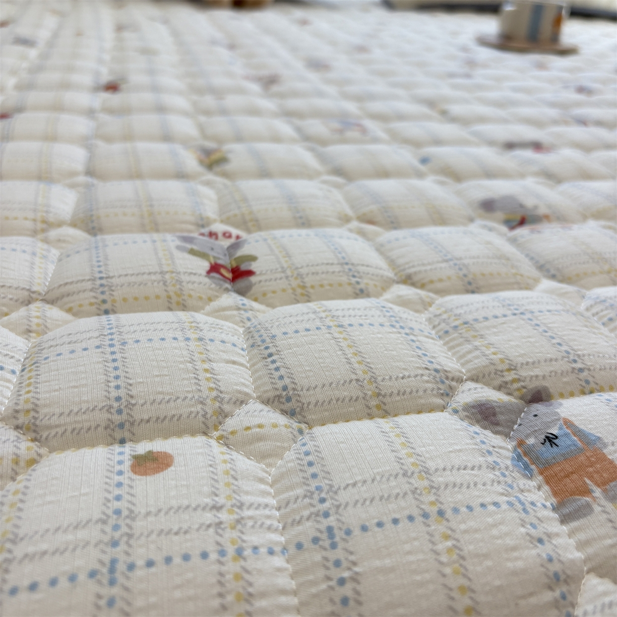 91家纺网 家纺一手货源 找家纺 居眠 2025新款印花云感皱皱纱夹棉床笠 开心小象