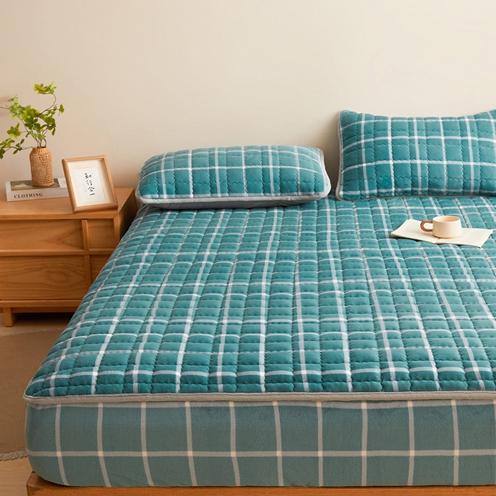 91家纺网 家纺一手货源 找家纺 澳梵家居 2025新款无印风牛奶绒夹棉床笠 青蓝格纹