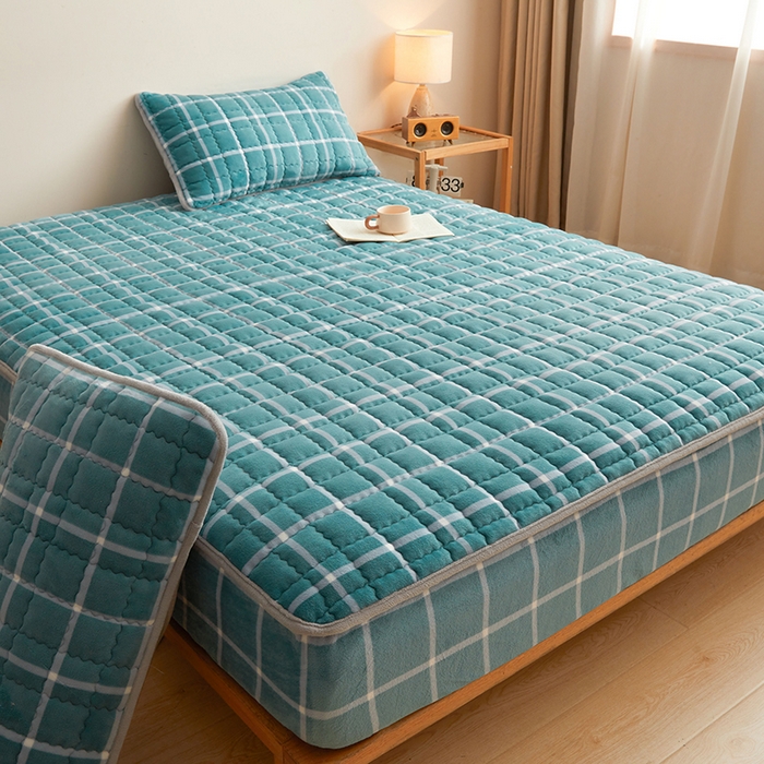 91家纺网 家纺一手货源 找家纺 澳梵家居 2025新款无印风牛奶绒夹棉床笠 青蓝格纹