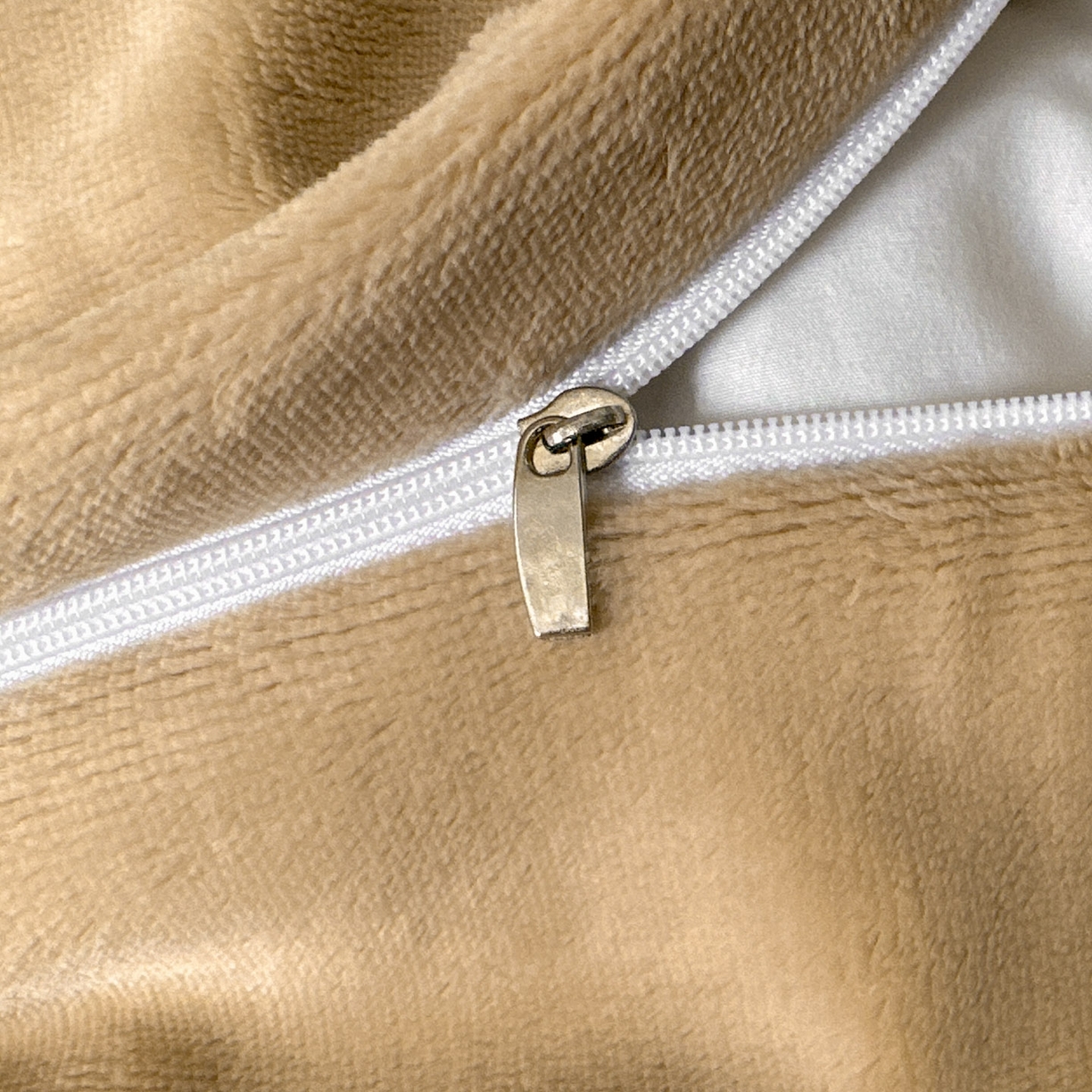 91家纺网 家纺一手货源 找家纺 博纳家纺 2025新款数码印花雕花绒法式皱皱边镂空嵌绳加厚牛奶绒四件套--蝶舞纷飞系列 蝶舞纷飞-香槟