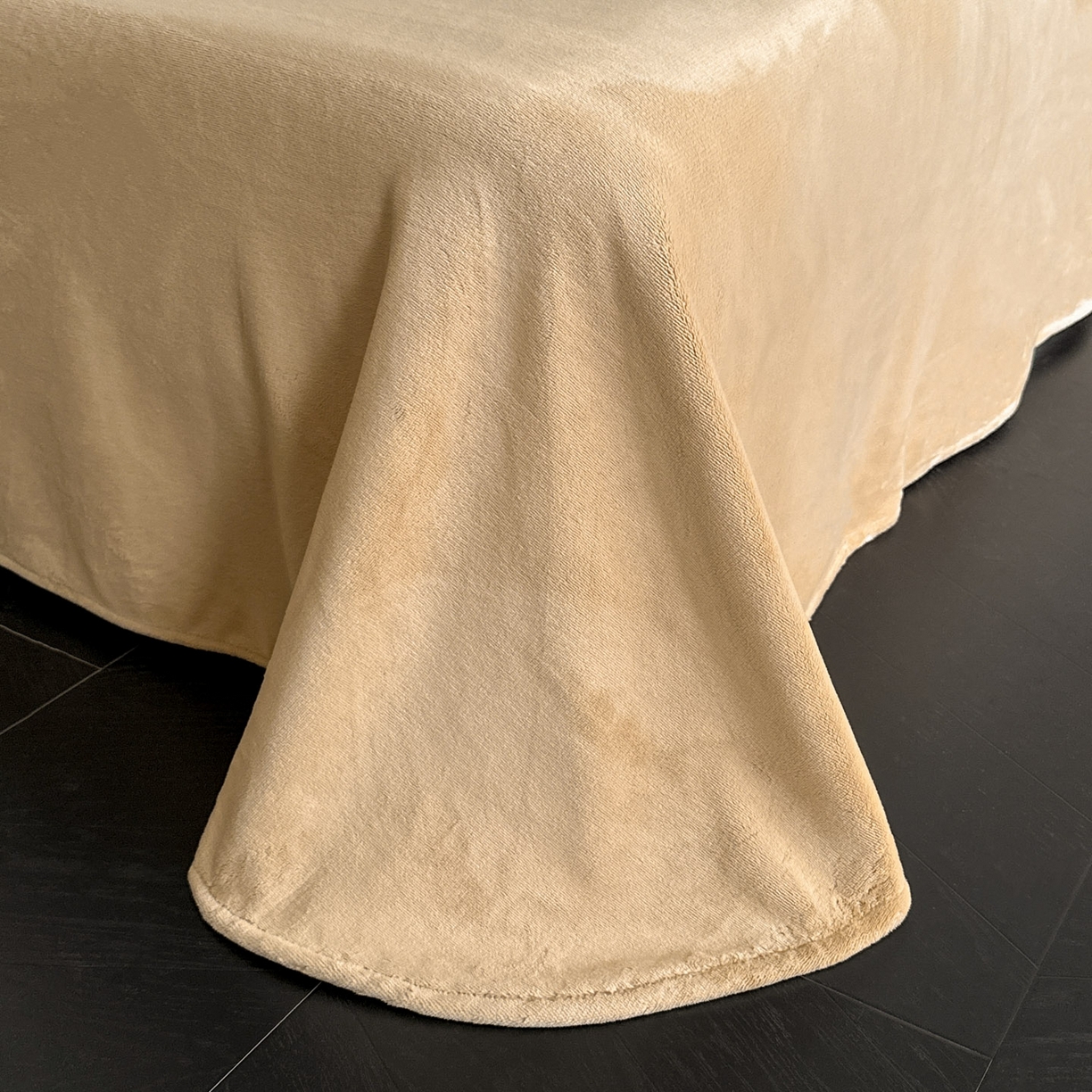 91家纺网 家纺一手货源 找家纺 博纳家纺 2025新款数码印花雕花绒法式皱皱边镂空嵌绳加厚牛奶绒四件套--蝶舞纷飞系列 蝶舞纷飞-香槟