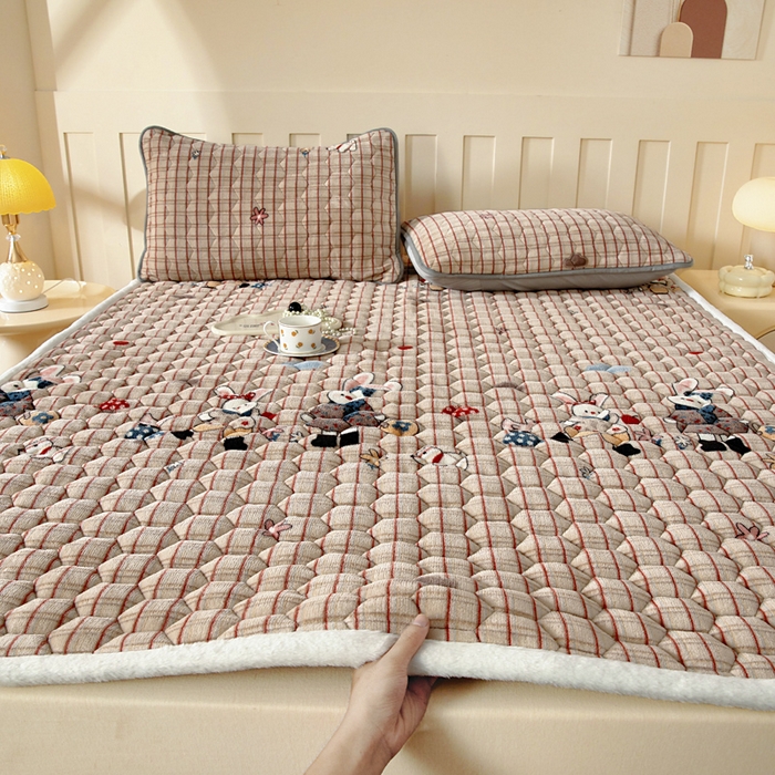 91家纺网 家纺一手货源 找家纺 （总）情煊家纺 2025新款A类牛奶绒印花夹棉床垫