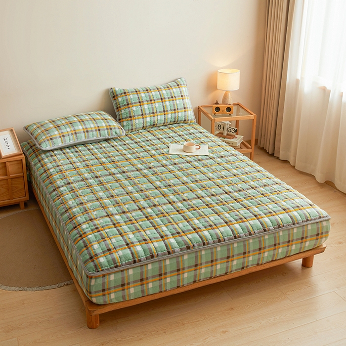 91家纺网 家纺一手货源 找家纺 澳梵家居 2025新款无印风牛奶绒夹棉床笠 青绿黄格纹