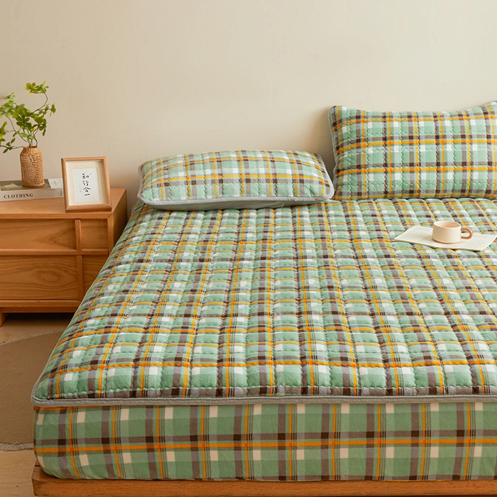 91家纺网 家纺一手货源 找家纺 澳梵家居 2025新款无印风牛奶绒夹棉床笠 青绿黄格纹